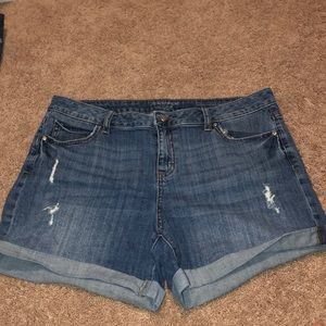 Light jean shorts